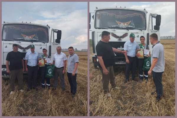 Молодой водитель Волчкович Артем Валерьевич первым перевез тысячу тонн зерна от комбайнов.